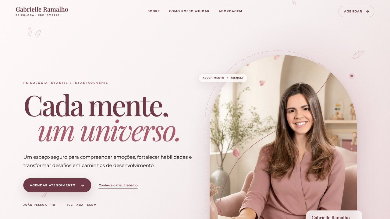 Recorte da página inicial de Gabrielle Ramalho com headline Cada mente, um universo